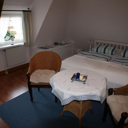 Ferienwohnungen Im Hotel Garni Zur Post Utersum Cameră foto