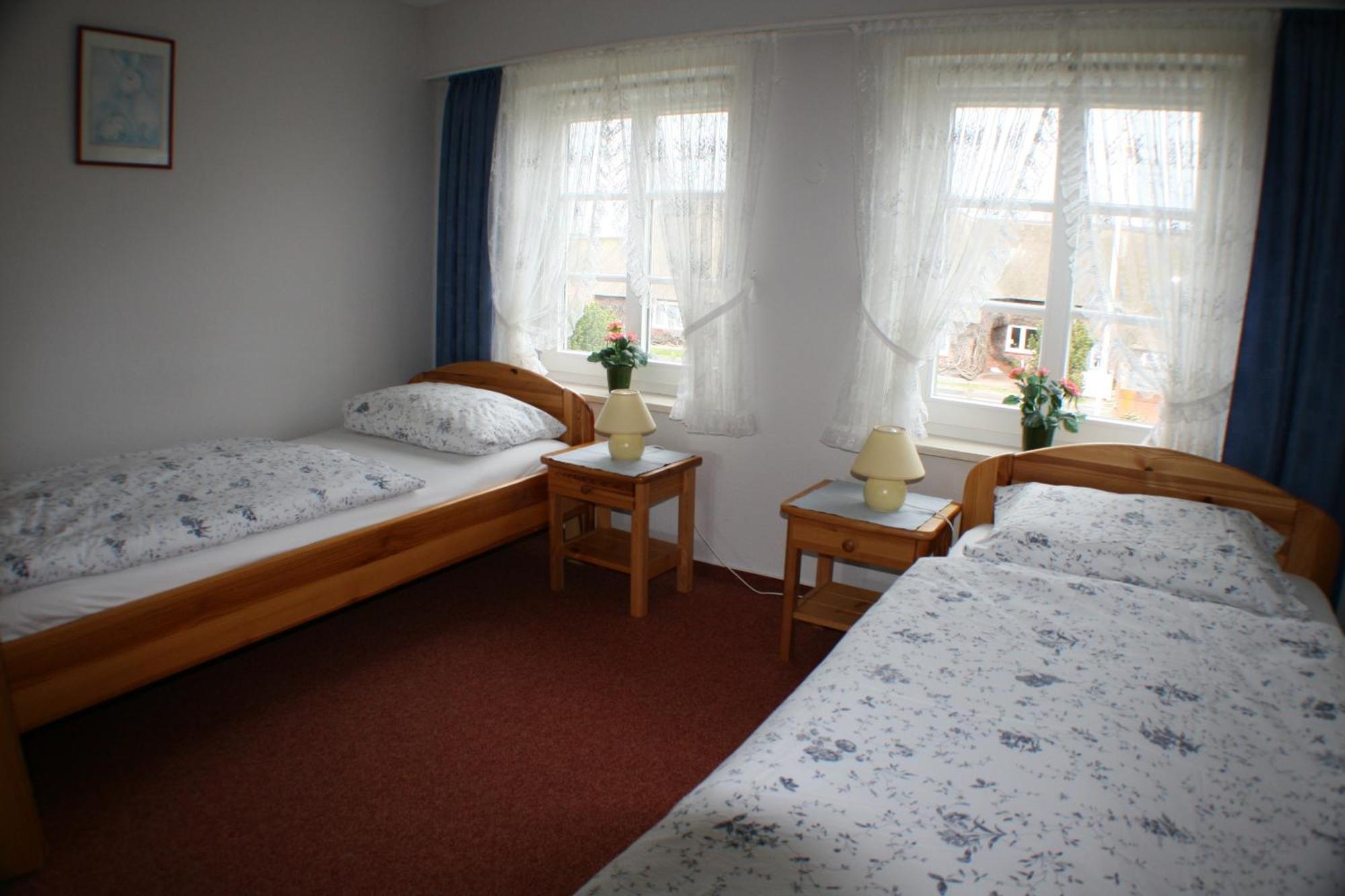 Ferienwohnungen Im Hotel Garni Zur Post Utersum Cameră foto